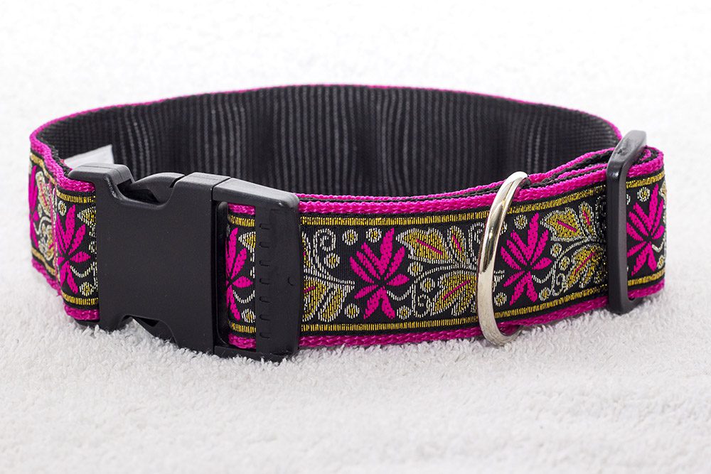roze halsband met goudkleur - halsband hond handgemaakt – hondenhalsband