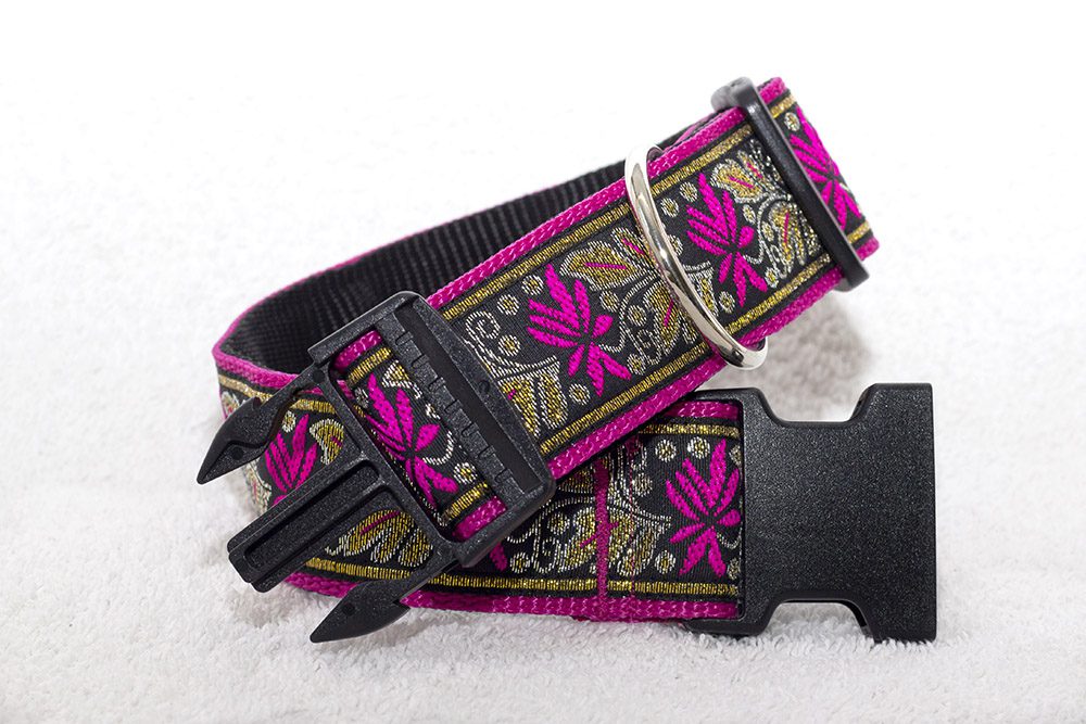 roze halsband met goudkleur - halsband hond handgemaakt – hondenhalsband