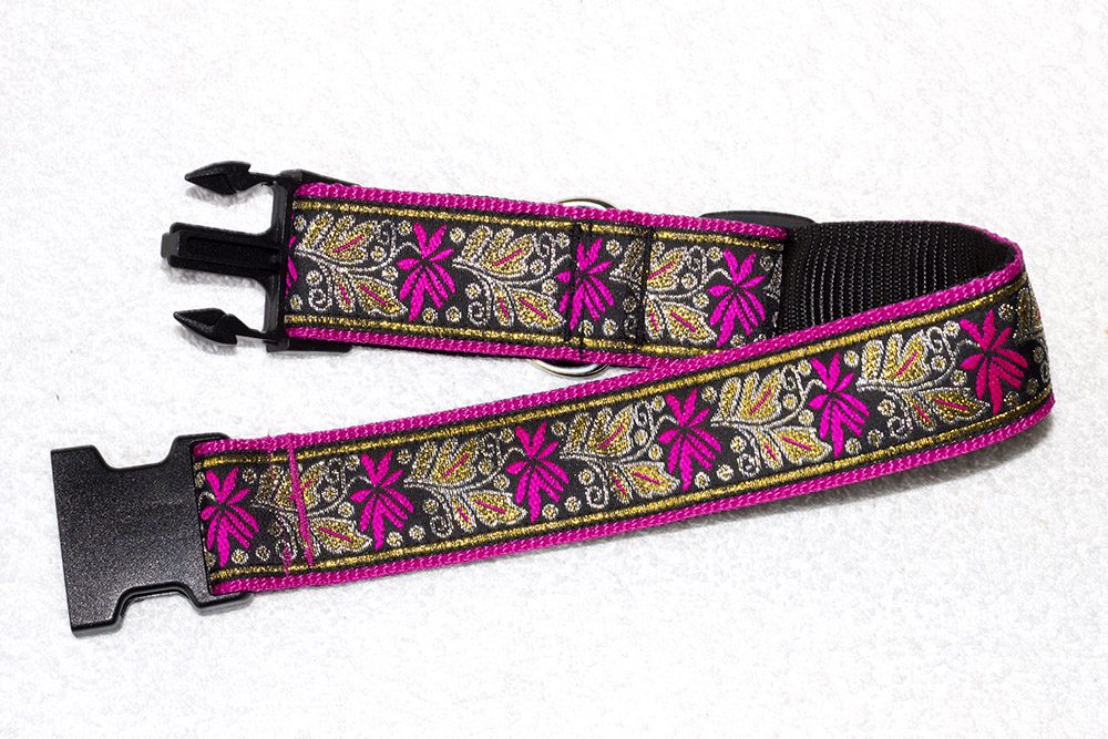 roze halsband met goudkleur - halsband hond handgemaakt – hondenhalsband